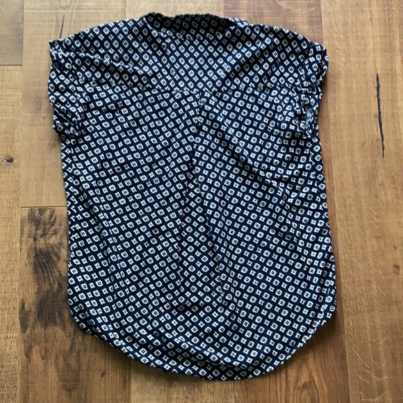 Jach’s Girlfriend short sleeve button down, medium - Picture 4 of 4